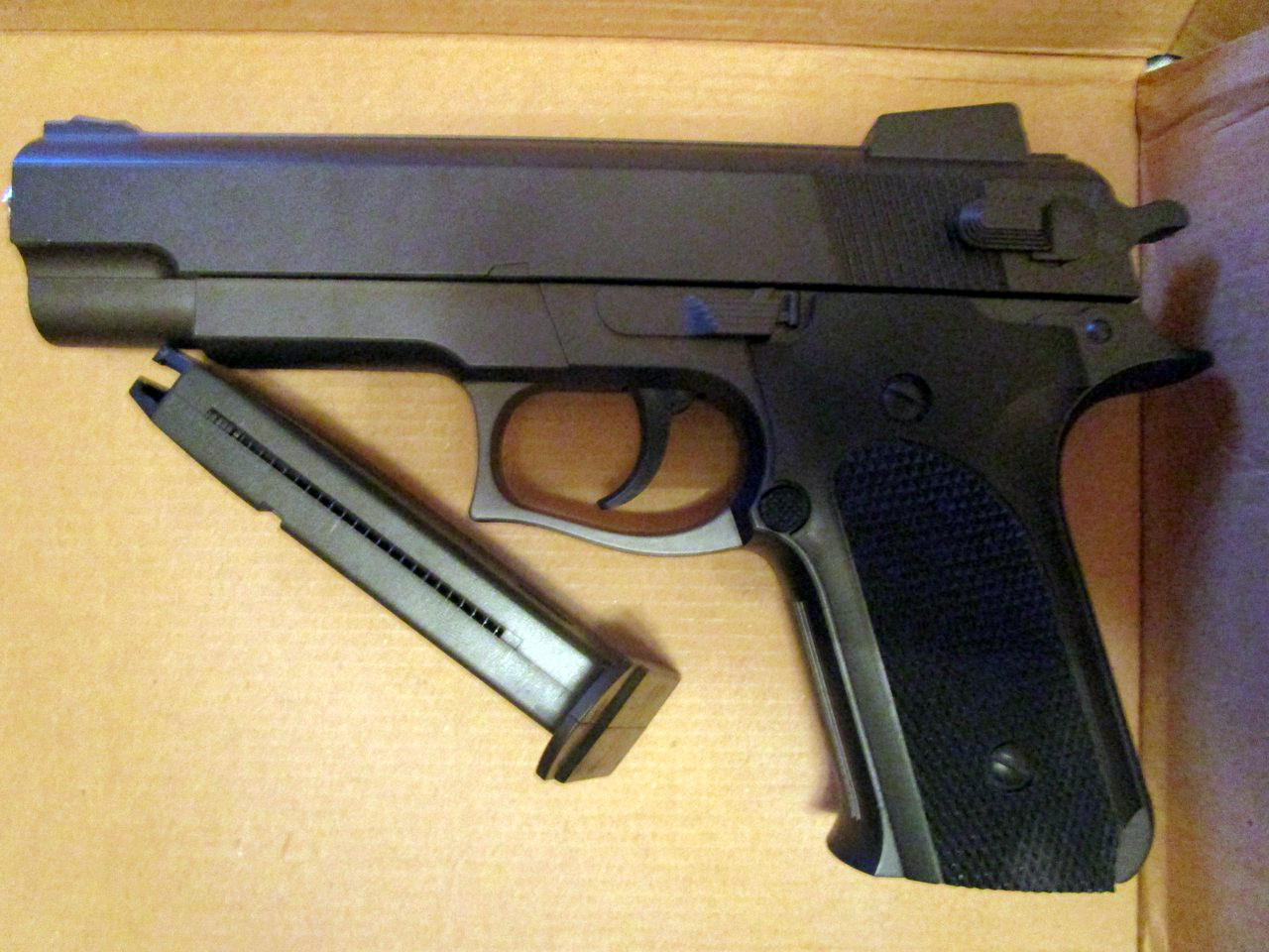 Детский металлический пневматический пистолет к-33 с глушителем - фото 2 - id-p25855462