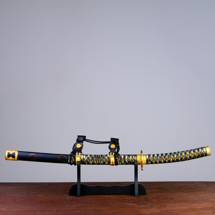 Сувенирное оружие «Катана на подставке», чёрные ножны, бежево коричневая обмотка, 78см - фото 1 - id-p199416201