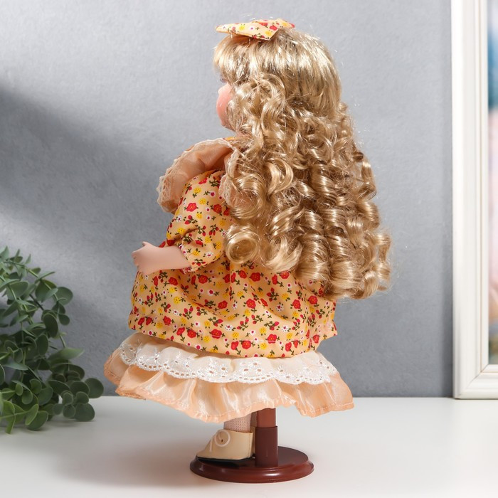 Кукла коллекционная керамика "Тося в кремовом платье с цветочками, с бантом в волосах" 30 см 75861 - фото 4 - id-p199411305