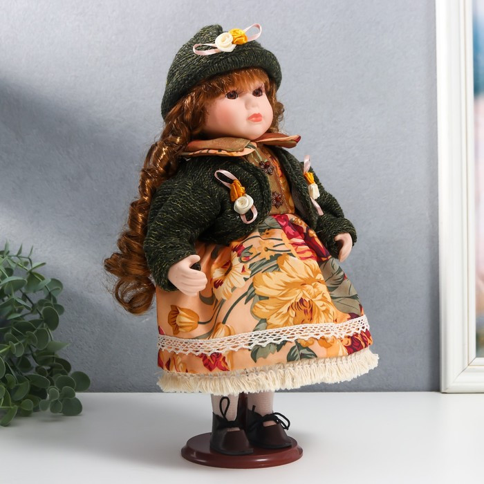 Кукла коллекционная керамика "Алёна в платье с цветами, в зелёной шапке и джемпере" 30 см - фото 2 - id-p199411312