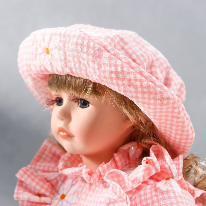 Кукла коллекционная керамика "Маша в розовом платье в клетку с ромашками, в шляпке" 30 см - фото 6 - id-p199411313