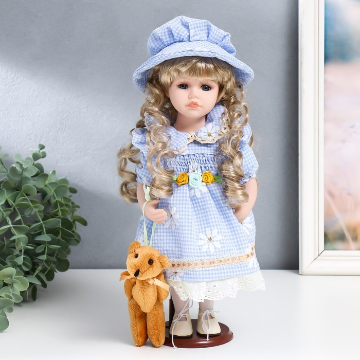 Кукла коллекционная керамика "Маша в голубом платье в клетку с ромашками, в шляпке" 30 см - фото 1 - id-p199411330