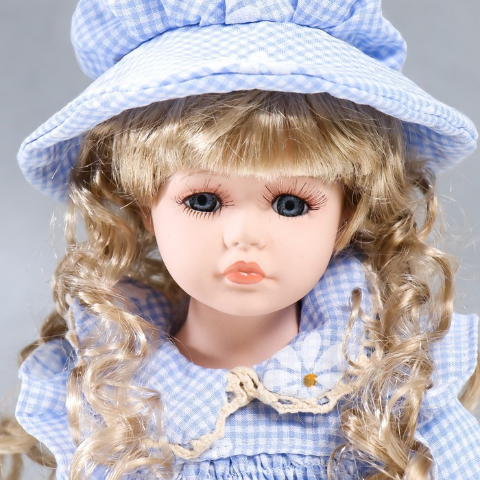 Кукла коллекционная керамика "Маша в голубом платье в клетку с ромашками, в шляпке" 30 см - фото 5 - id-p199411330