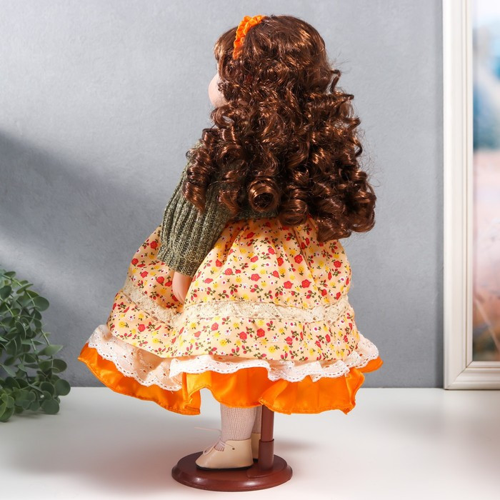 Кукла коллекционная керамика "Вера в платье с мелкими цветами и зелёном джемпере" 40 см - фото 4 - id-p199411341
