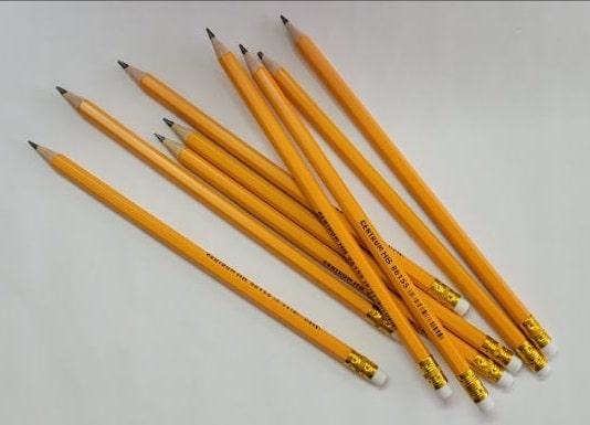 Пластиковый чернографитный карандаш, твердость HB, с ластиком | Цвет корпуса - ассорти