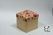 Коробка 150х150х150 Сердечки красные на крафте (крафт дно)