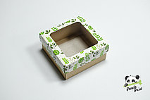 Коробка с прозрачным окном 150х150х70 Зеленые листья (крафт дно)