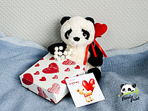 Коробка 120х120х40 Сердечки красные на белом (крафт дно)