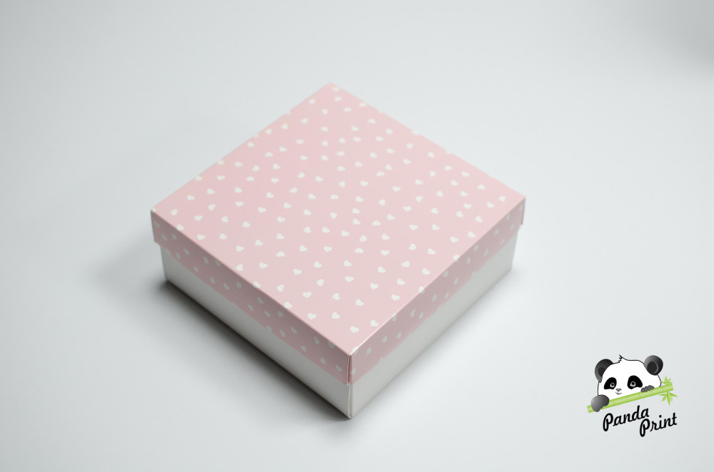 Коробка 200х200х80 Сердечки белые на розовом (белое дно)