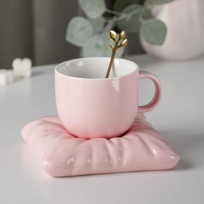 Чайная пара керамическая с ложкой «Зефирка», 2 предмета: чашка 250 мл, блюдце d=13 см, цвет розовый - фото 1 - id-p199590947