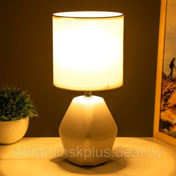 Настольная лампа "Латея" Е14 40Вт белый 13х13х28 см - фото 3 - id-p199626675