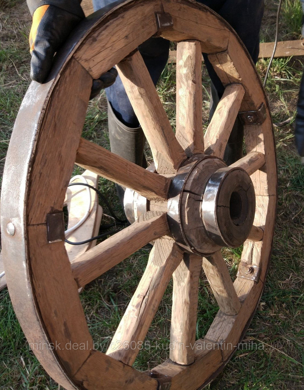 Колесо деревянное декоративное с металл. ободом д.70см - фото 1 - id-p199823913