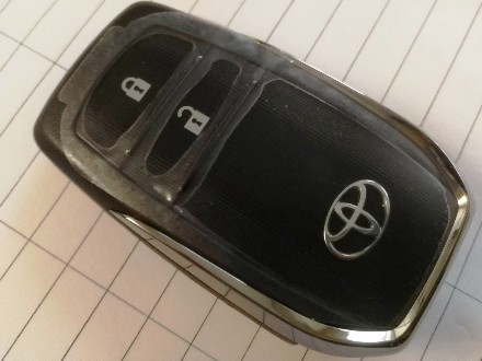 Смарт ключ Toyota Hilux 2015- бесключевой доступ