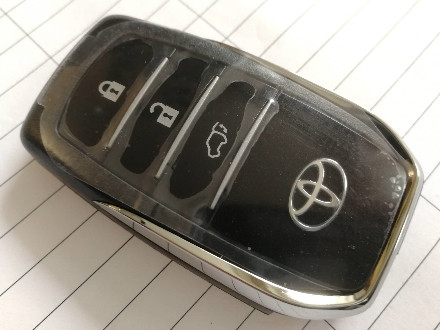 Смарт ключ Toyota Fortuner 2016- бесключевой доступ