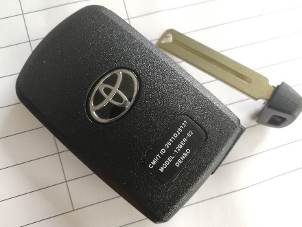 Смарт ключ Toyota Camry 2011-2014, Rav4 2012-2018 бесключевой доступ - фото 3 - id-p199858948