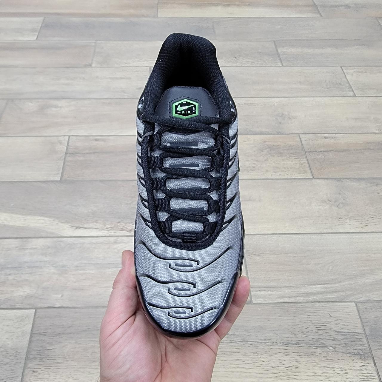 Кроссовки WMNS Nike Air Max Plus Tn Gray Black Green - фото 4 - id-p199767538