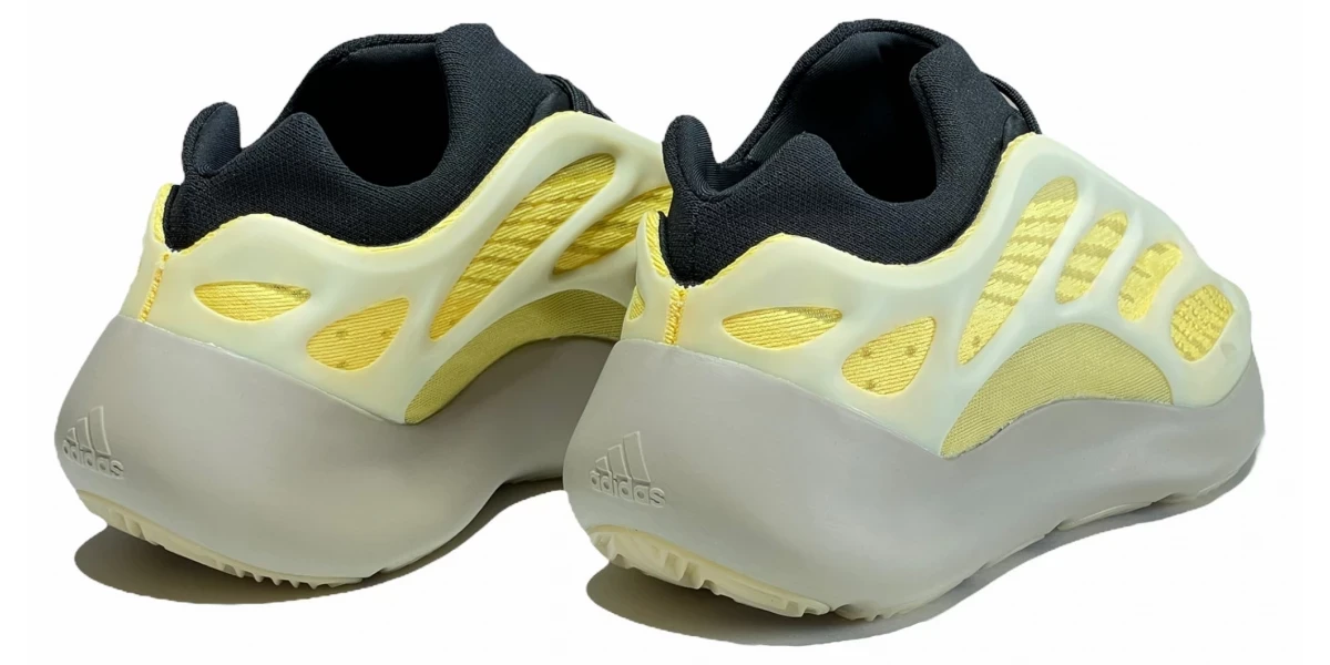 Кроссовки мужские Adidas Boost 700 v3 Safflower 42 - фото 4 - id-p200103187