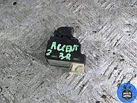 Кнопка стеклоподъемника HYUNDAI ACCENT II (2000-2005) 1.5 i G4EC-G - 102 Лс 2002 г.