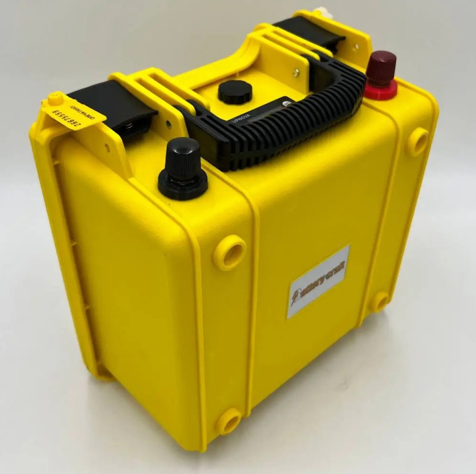 Аккумулятор BatteryCraft Lifepo4 12V 120Ah BMS 100 A c Bluetooth (желтый корпус) - фото 3 - id-p200715948