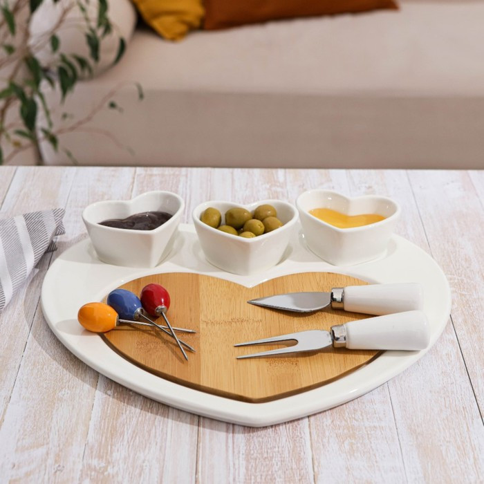 Блюдо керамическое для подачи «Эстет. Сердце», 8 предметов: 3 соусника 8×6×4 см, 3 шпажки, нож, вилочка, цвет - фото 1 - id-p177023862