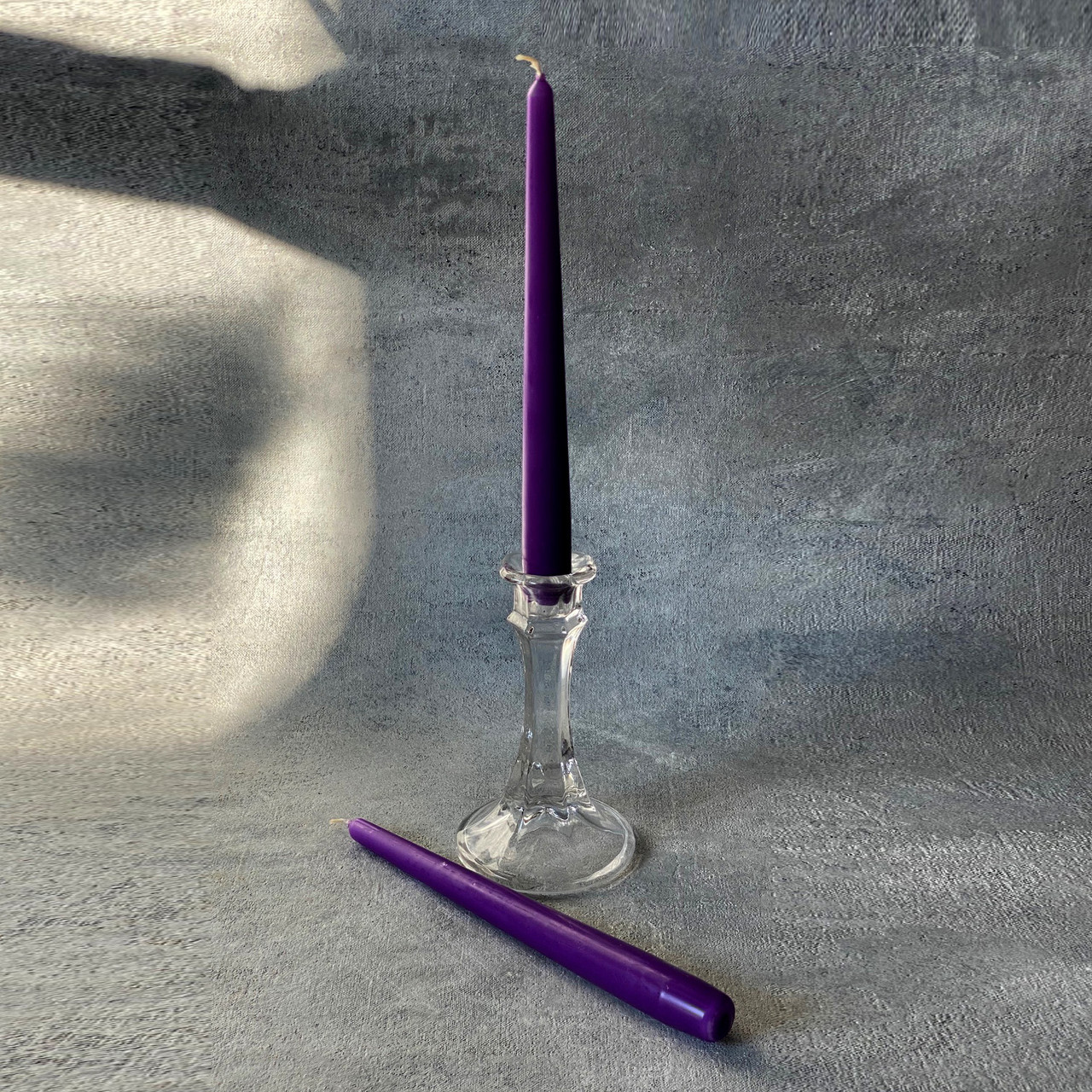 Свеча Столовая высокая фиолетовая