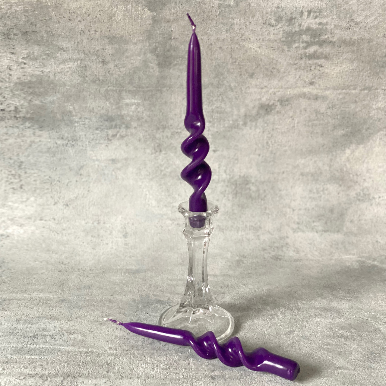 Свеча Столовая крученная высокая фиолетовая - фото 1 - id-p200869762