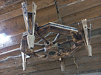 Люстра деревянная рустикальная "Колесо Рыцарское" на 4 лампы