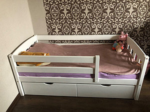Кровать односпальная с бортиком и лестницей Эрни 80х180 с ящиками