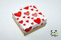 Коробка 150х150х70 Сердечки красные на белом (крафт дно)