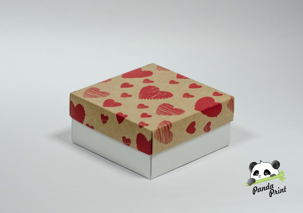 Коробка 150х150х70 Сердечки красные на крафте (белое дно)