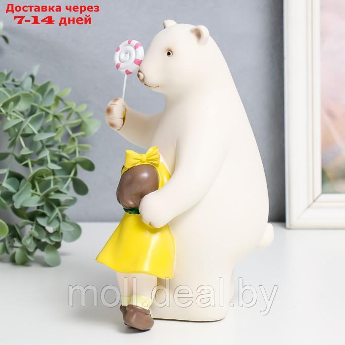 Сувенир полистоун "Медведь обнимает малышку, с леденцом в лапе" 10,5х11х21 см - фото 4 - id-p201245755