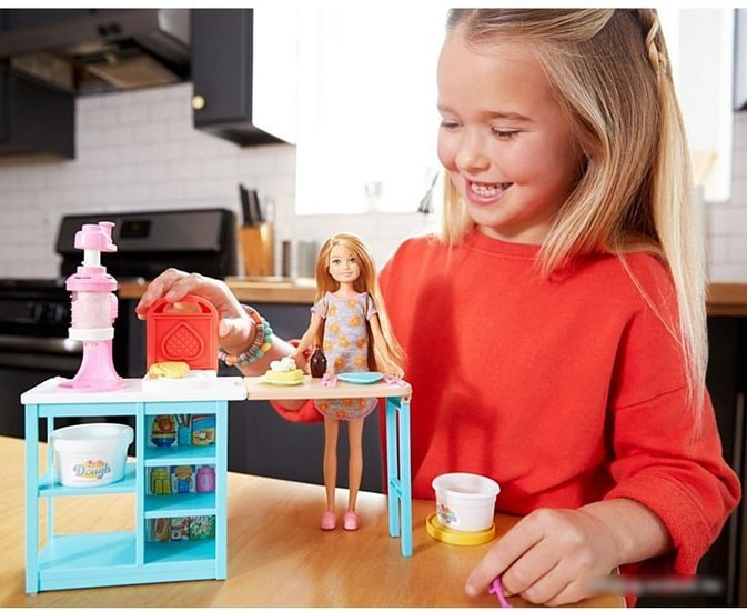 Кукла Barbie Breakfast Playset with Stacie Doll FRH74 - фото 2 - id-p201431201
