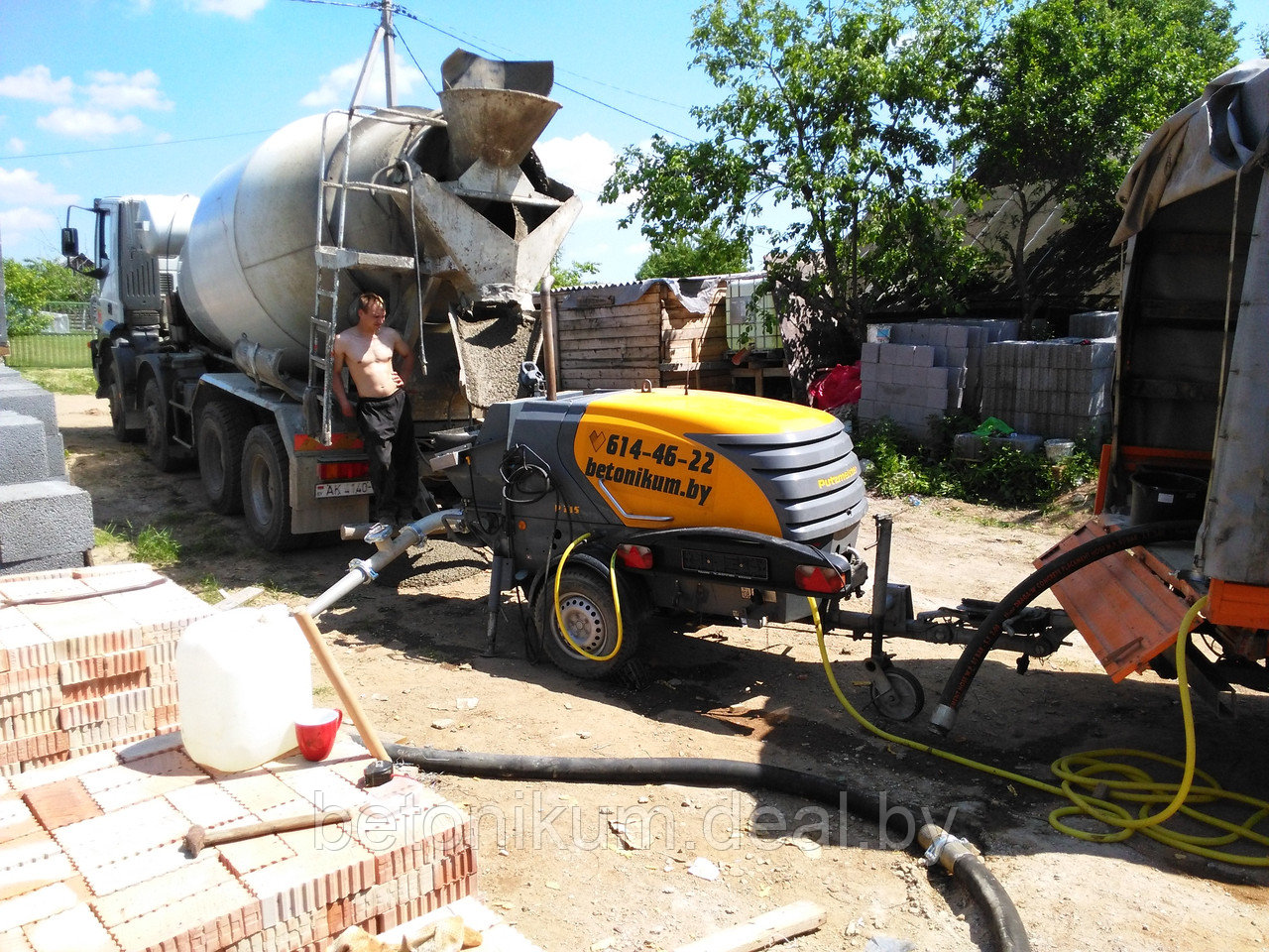 Аренда мини бетононасоса, доставка бетона миксерами 10-11-12м3 и укладка передвижным мини бетононасосом, в Минске, области, РБ.