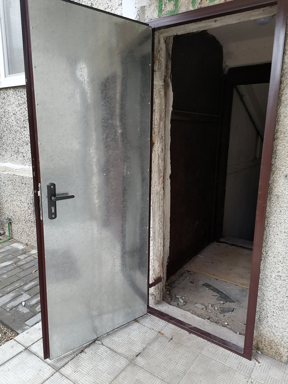 Изготовление входных металлических дверей для подвалов техпомещений и мусорокамер - фото 1 - id-p52570828