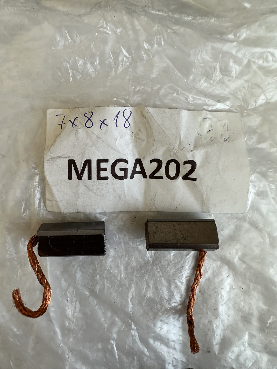 Щетки мотора печки 2шт MEGA202 6.85x8x18 - фото 1 - id-p202098299