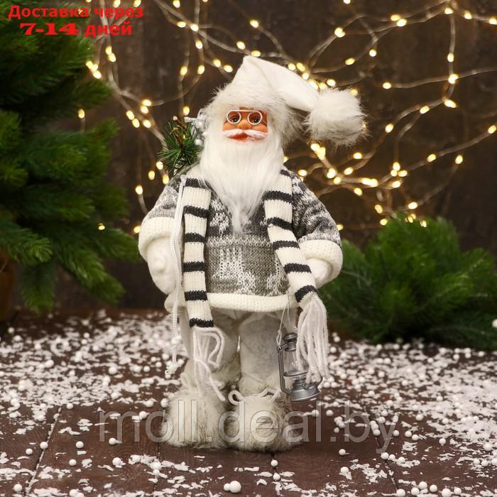 Дед Мороз "В полосатом шарфе и с фонариком" 30 см, серо-белый - фото 1 - id-p202073754