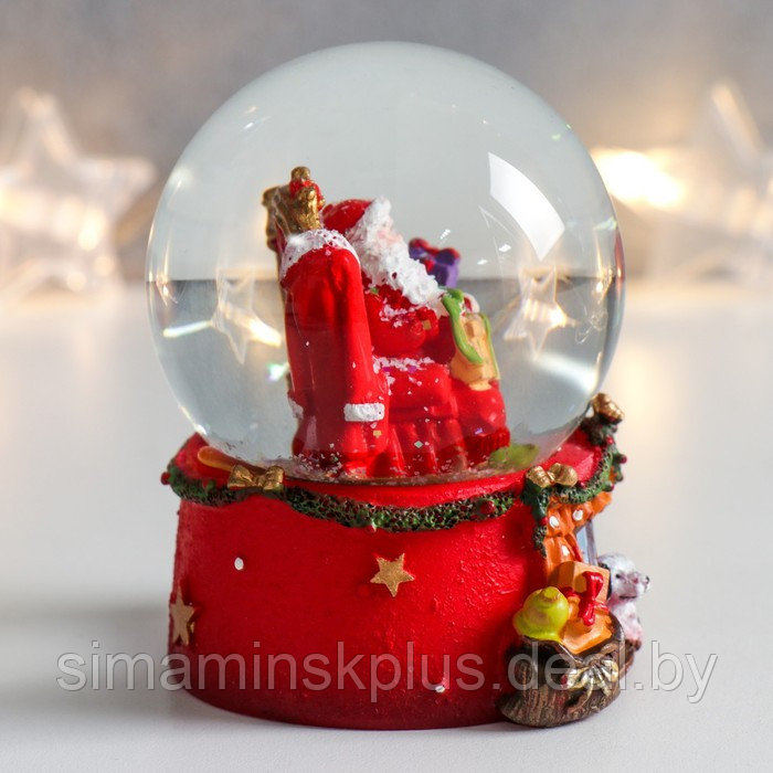 Сувенир полистоун водяной шар "Дед Мороз в кресле с подарками" 7х6,7х8,8 см - фото 2 - id-p202413814