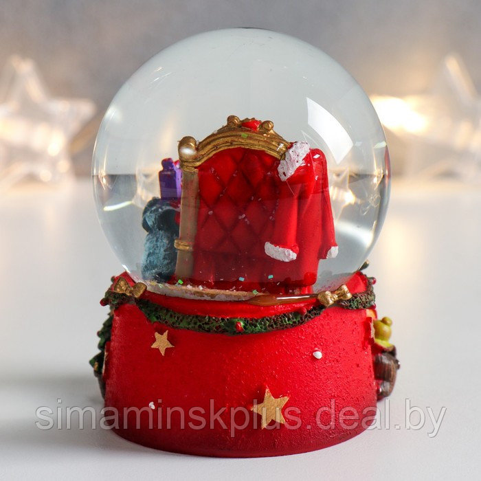Сувенир полистоун водяной шар "Дед Мороз в кресле с подарками" 7х6,7х8,8 см - фото 3 - id-p202413814