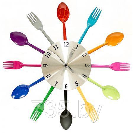 Часы "Ложки Вилки по кругу" настенные разноцветные на кухню - фото 1 - id-p202419708