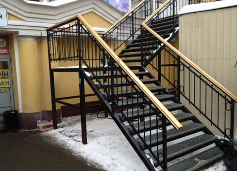Лестница уличная металлическая  модель 39
