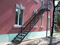 Лестница уличная металлическая с ограждением модель 56