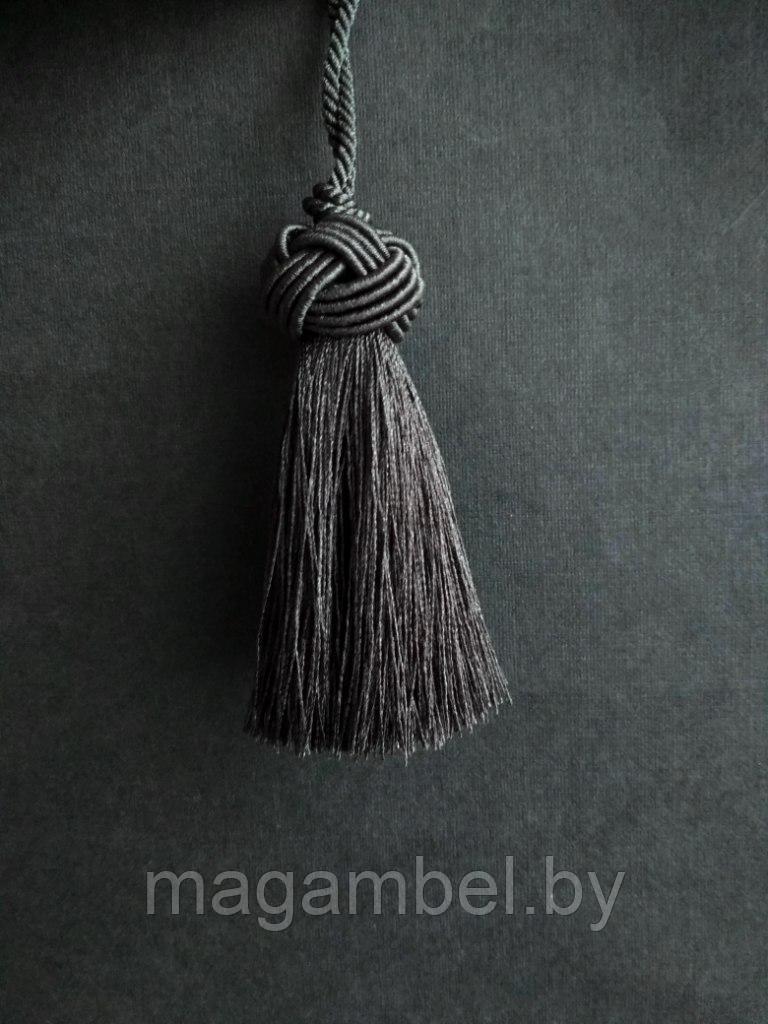 Кисточка в шапочке темно-зеленого цвета