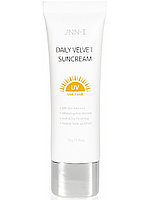 Осветляющий солнцезащитный крем для лица Jungnani Daily Velvet Suncream SPF50+ PA++++