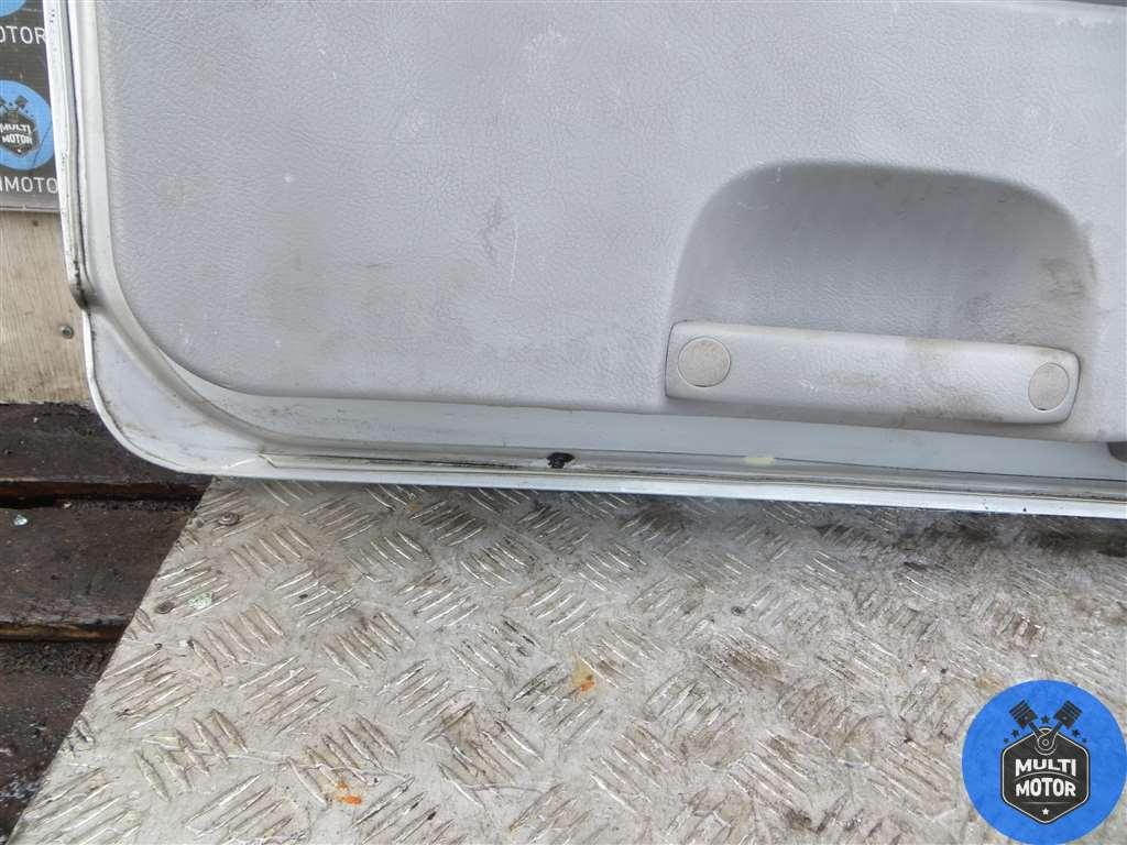 Накладка подсветки номера KIA CARNIVAL I (1999-2006) 2.9 CRDi 2004 г. - фото 8 - id-p203028696