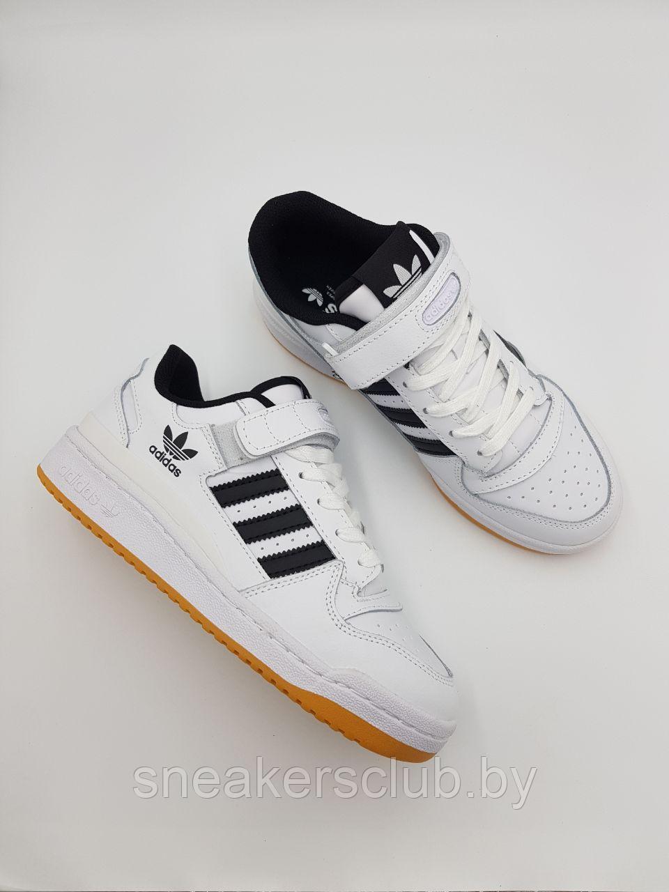 Кроссовки мужские Adidas Forum Low / белые