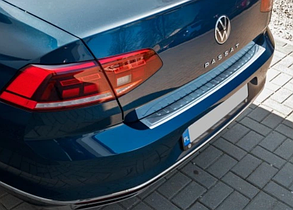 Накладка на задний бампер Passat B8