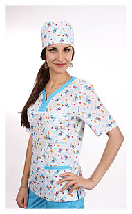 Медицинская женская блуза (с отделкой, красочный принт)
