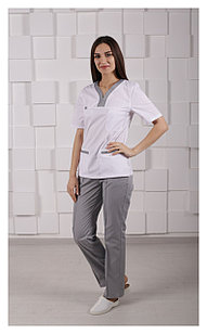 Медицинская женская блуза (с отделкой, цвет белый)