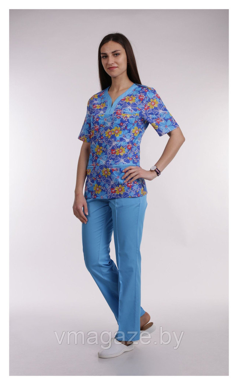 Медицинская женская блуза (с отделкой, цветочный принт)