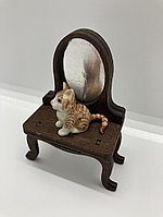 Фигурка фарфоровая №03 «Котенок рыжий полосатый сидит на столике»
